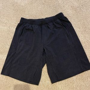 Lululemon Men’s Core Linerless in heathered black